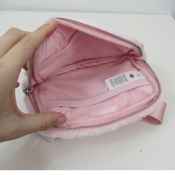 Lululemon Everywhere Belt Bag Plush Fleece in Strawberry Milkshake Baby Pink - Picture 4 of 5